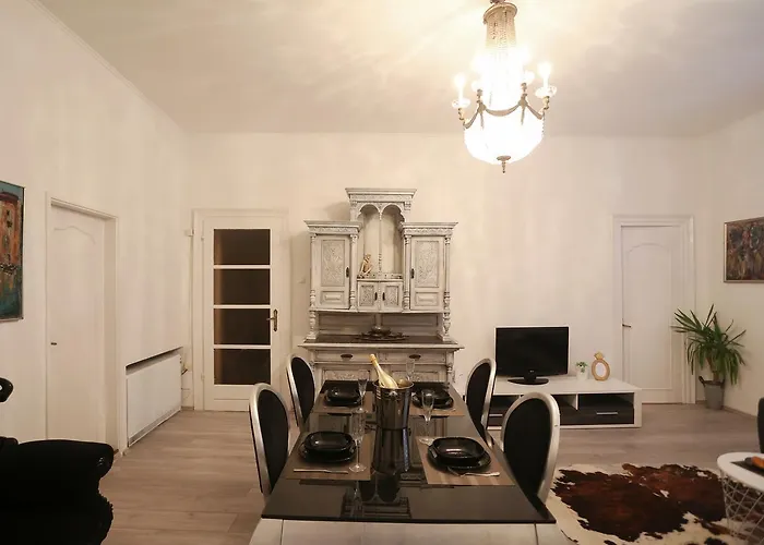 Papalic Palace *
