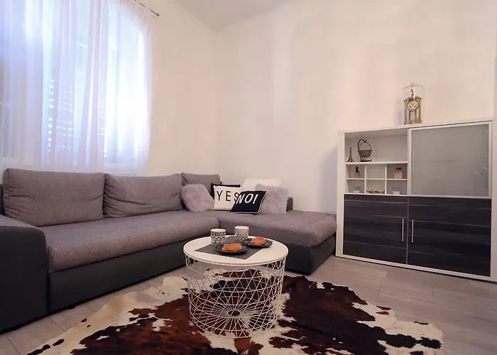 Papalic Palace Apartamento *