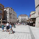 Papalic Palace Апартаменты Сплит