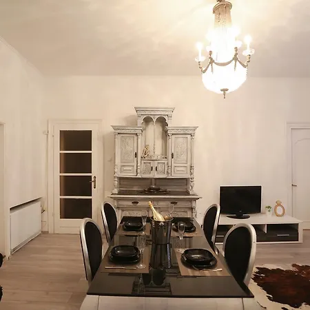 Papalic Palace *