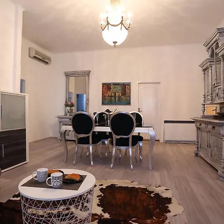 Papalic Palace * Split