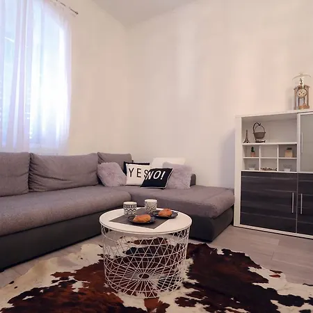 Papalic Palace Appartement *