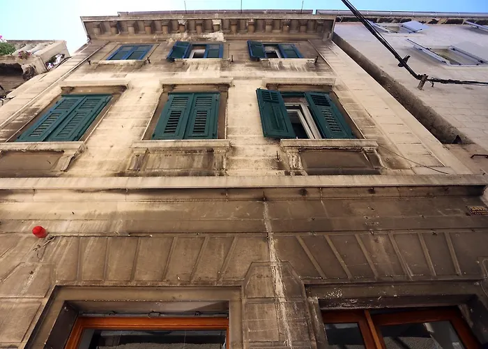 Papalic Palace *