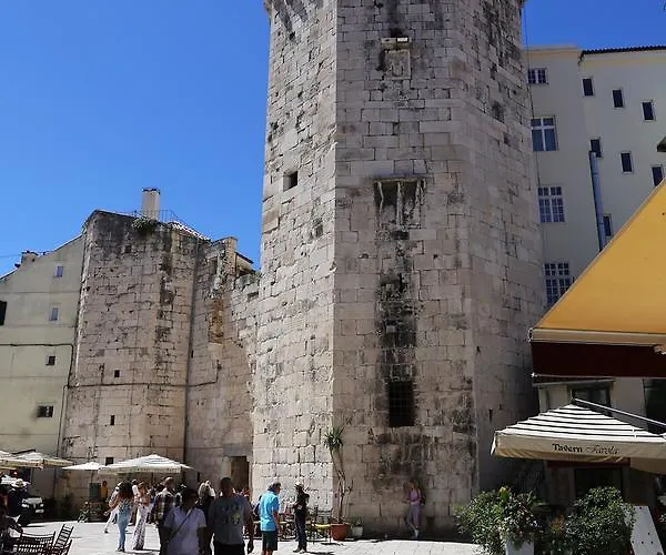 Papalic Palace Apartamento